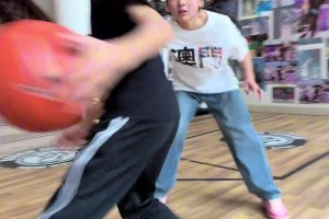 小菜鸡球技大涨！但依旧逃不过姐姐的血脉压制😂